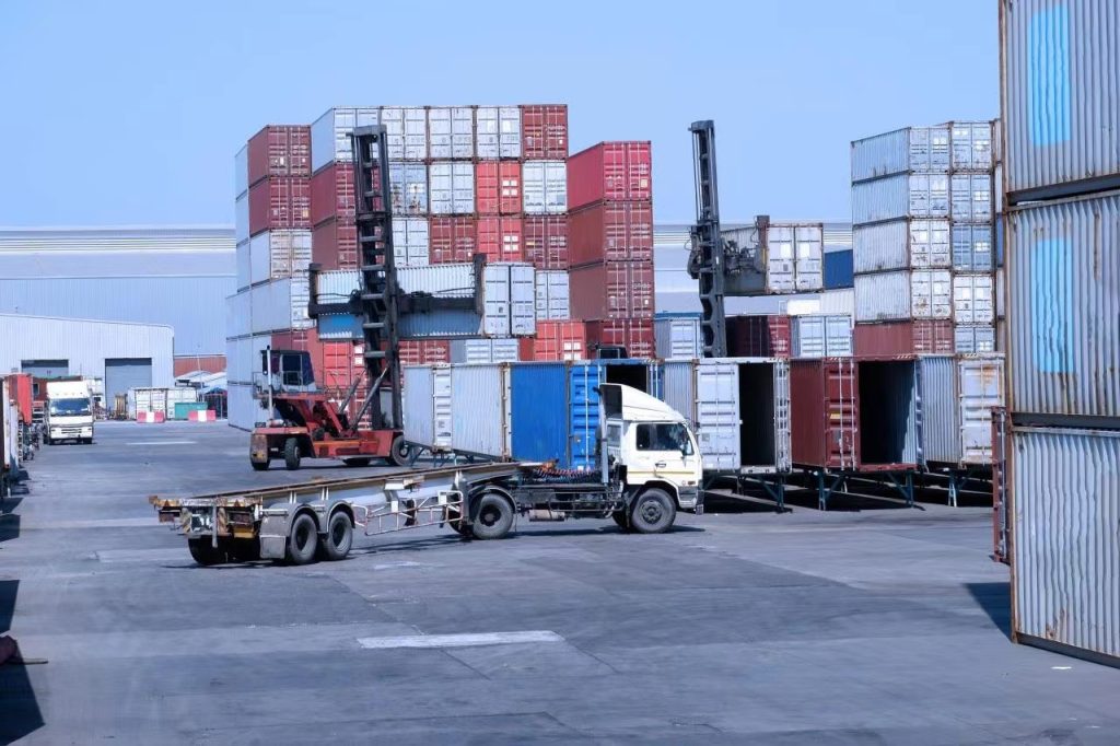 Do You Know How does LCL Shipment work While Procuring from China?