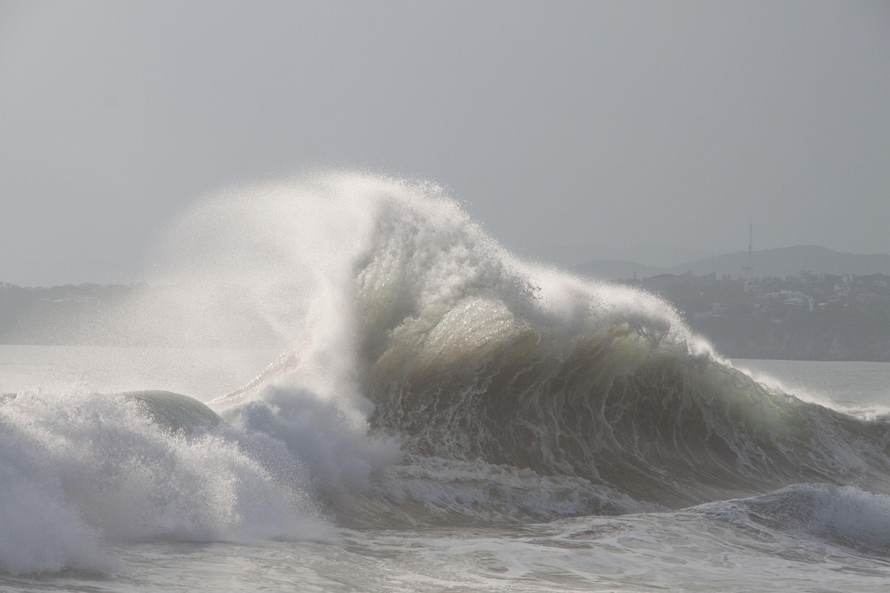 Waves, breaking, sea — Exit Timing Psychology in Singapore Property: Why Investors Struggle to Sell at the Right Moment