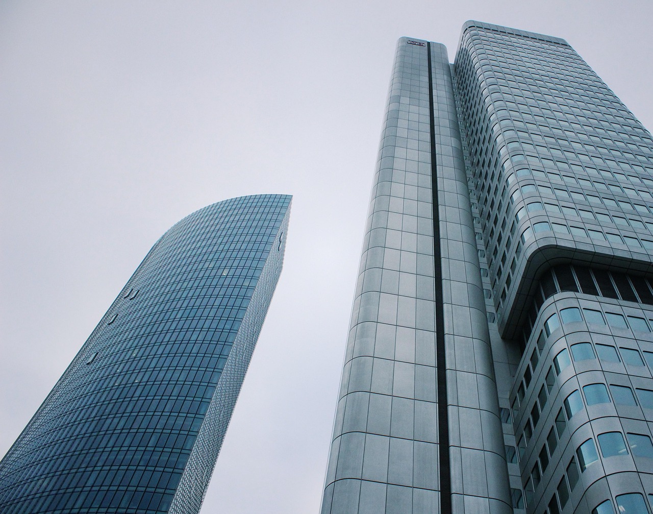 Skyscraper, corporate, modern buildings — Leon Harris: A Broadcast Icon Committed to Truth, Excellence, and Community Engagem